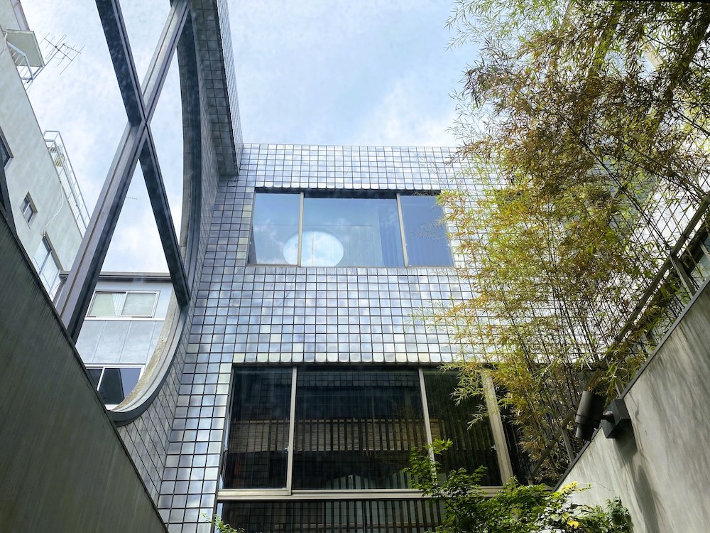 祇園くろちくビルのオーディオガイド