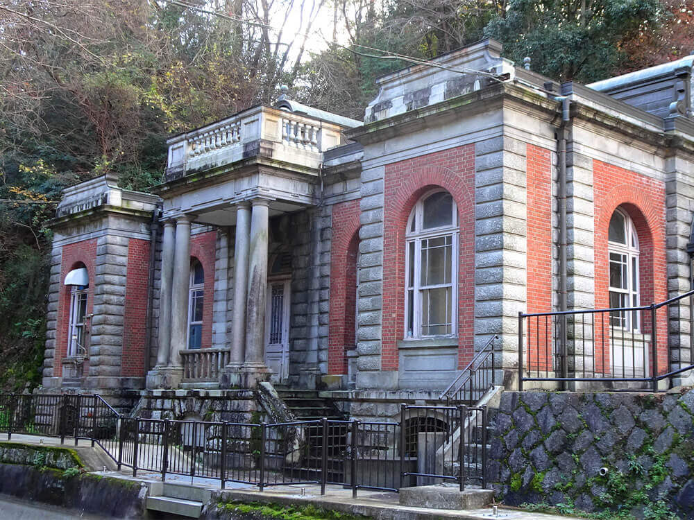 旧御所水道ポンプ室外観