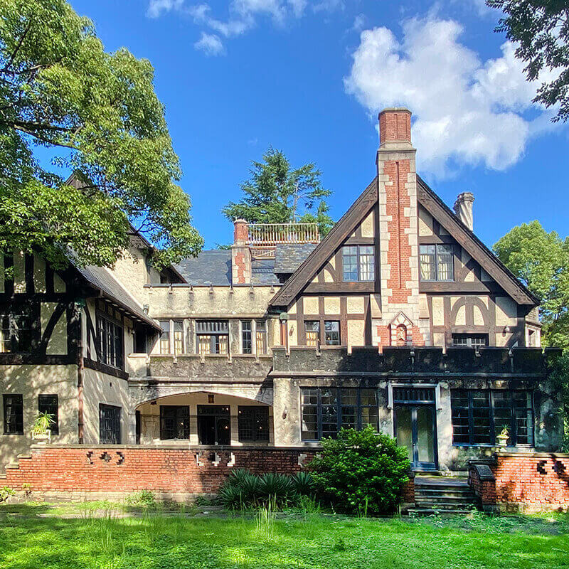 【大丸ヴィラ】憧れの洋館を特別見学、ヴォーリズが手がけた英国チューダー様式の邸宅へ