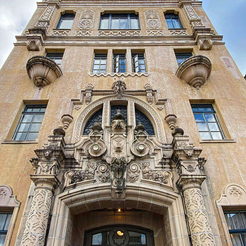 【東華菜館】ヴォーリズ建築事務所の名作へ、オーナー&建築家が開店前に特別案内