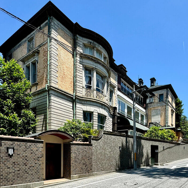 【名建築に泊まる】贅を極めた迎賓館へ「長楽館」プライベートツアー&名建築で朝食を